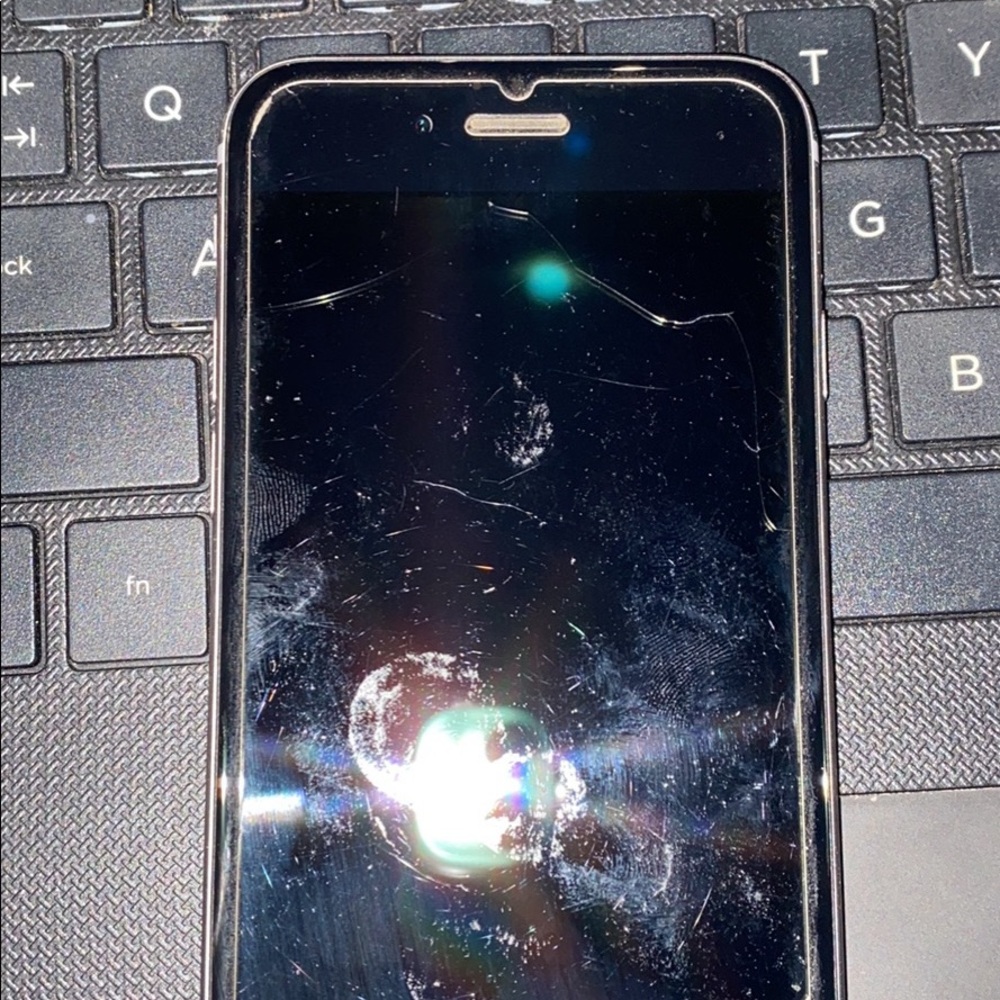 iPhone 6 - Picture 3 of 3